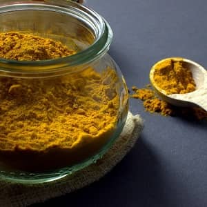 10 полезных свойств куркумы